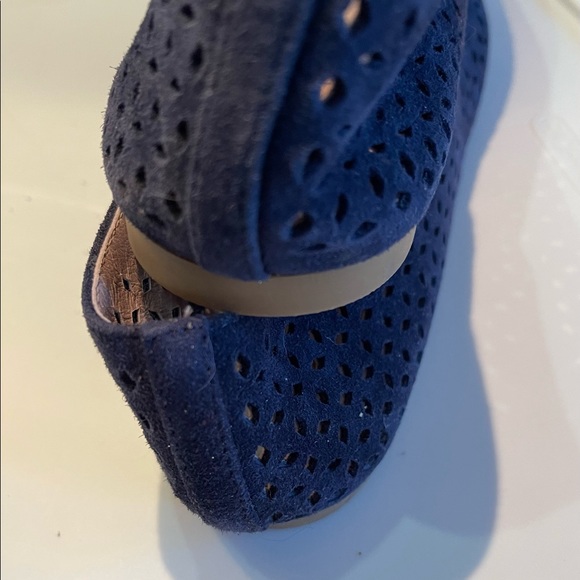 Deltan slip on shoe.  The size is a 7M. - Picture 2 of 5